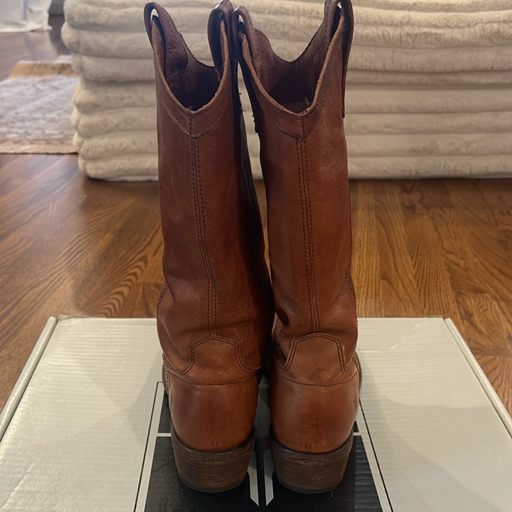 Frye Carson Pull On Boots - cognac - 8M - Picture 3 of 9